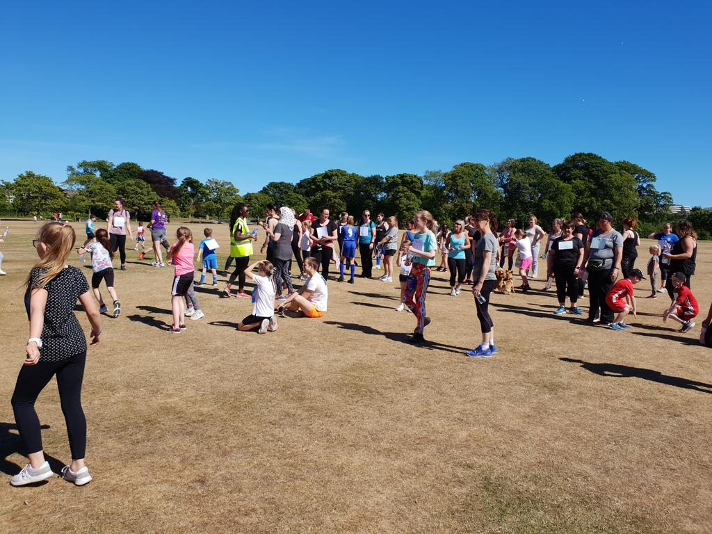 BethLeitch1's tweet photo. Great effort from everyone in Team Tullos doing a 5K in the sun.#TeachAtTullos@TullosSchool https://t.co/jERImJBb8o