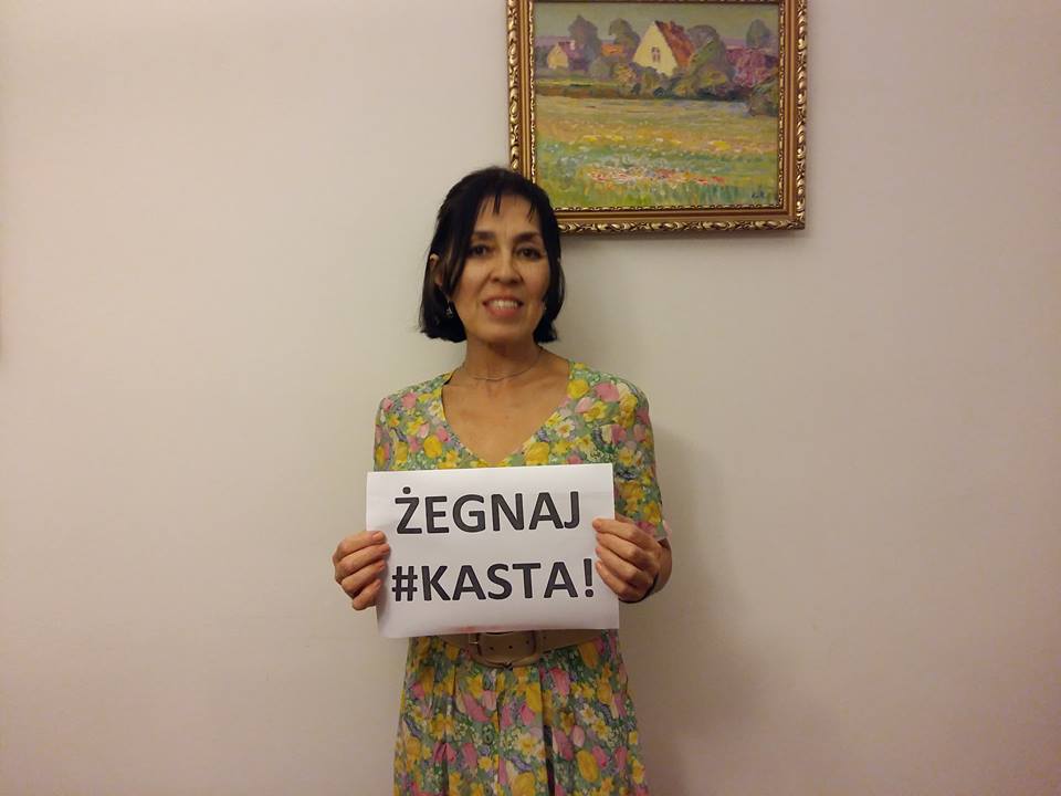 BalliMarzec's tweet photo. Żegnaj #Kasta!  Witaj #ReformaSądownictwa i sprawiedliwe Sądy!
Sama jestem ofiarą #Kasta - zostałam napadnięta przez Ludmila Kramek Otwarty dialog a sądy zamiotły sprawę pod dywan. #Gersdorf https://t.co/8wEcoA4AvB