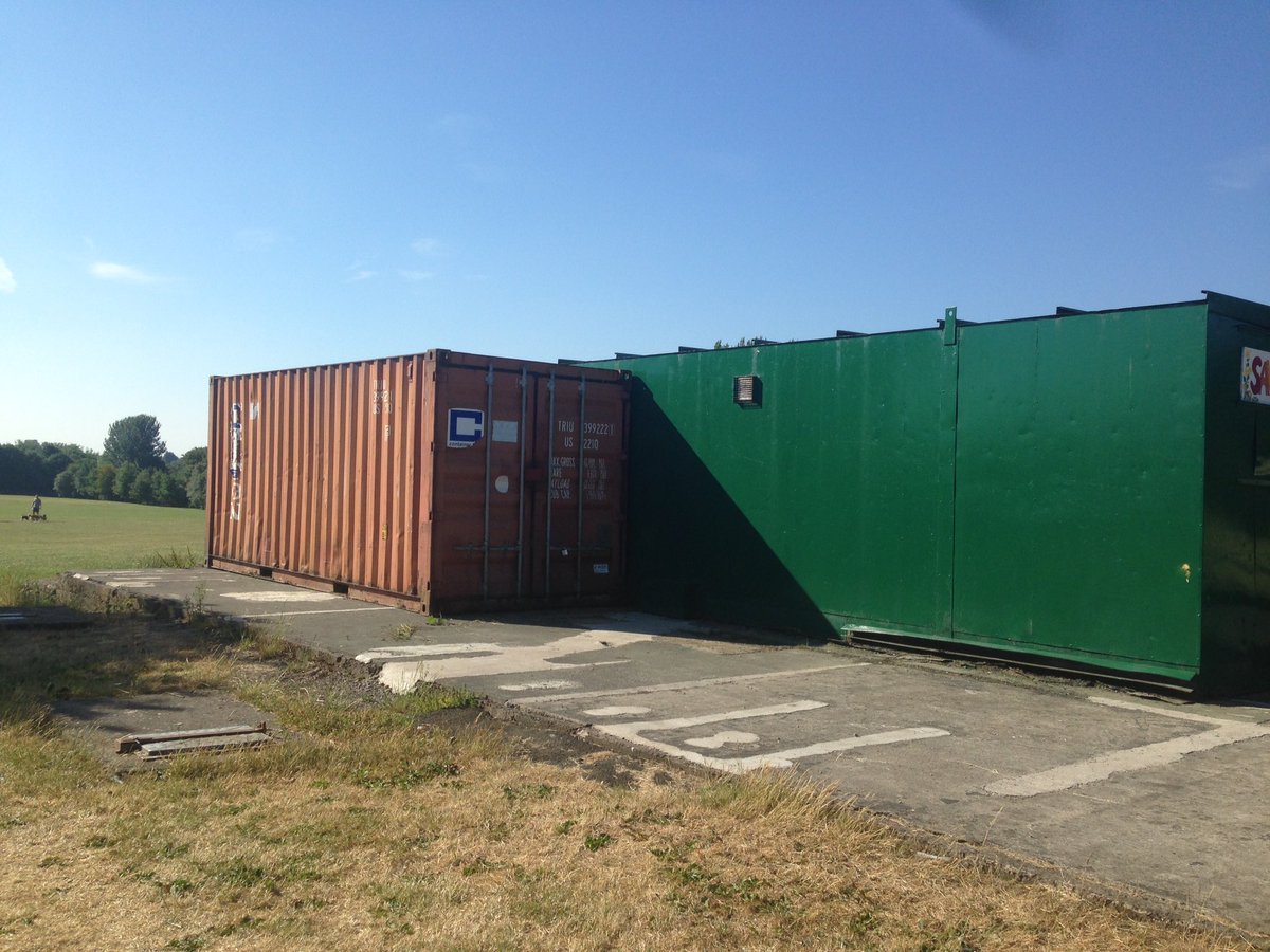 berkley_jfc's tweet image. Massive thank you to one of sponsors @AshlarConstruct for the brilliant donation of a container for our goals store as you can see it looks good ready for the new season also big thanks to @mfeeney12 for all his help 👏🏻👏🏻👏🏻👏🏻👏🏻👏🏻👏🏻