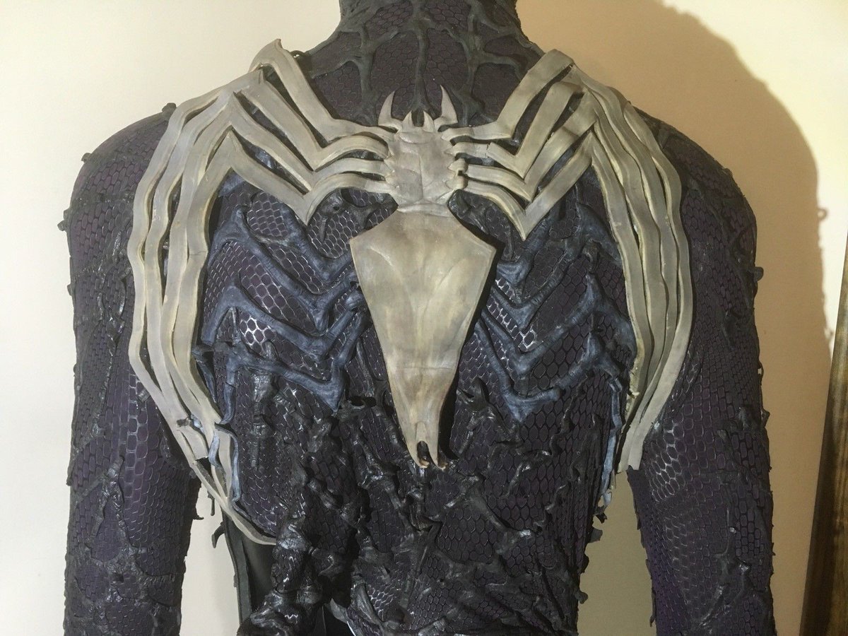Fasincating close up images of a prototype Venom costume. http://movie-memorabilia-original.com/spider-man-3-screen-used-venom-symbiote-costume-with-animatronics.php