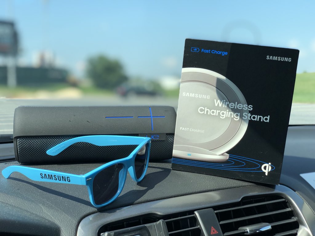 DslateRoc's tweet photo. Just got some cool gifts from #SamsungFun hmm? I wonder if I should put the speaker under my seat like a subwoofer lol jk. Shoutout to everyone in the #ihx family!! Always having fun out here @keroninc @TheLawsonCRU @TeamSaundersBK thank you guys !!!!!!! https://t.co/wsQE9qzc7M