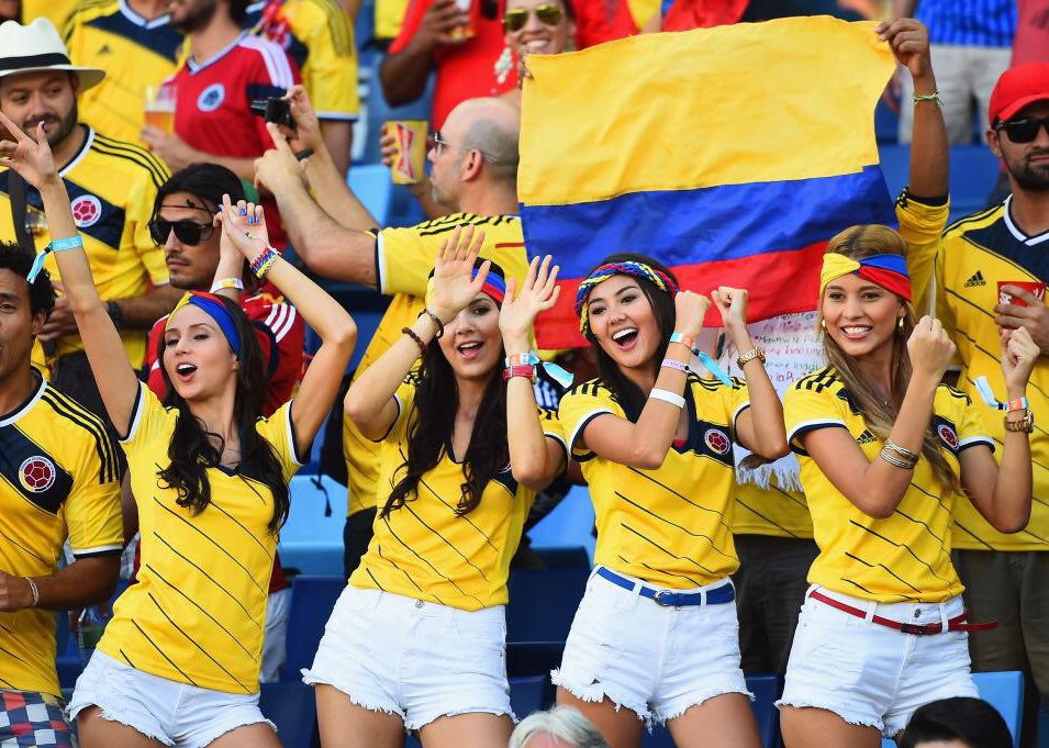 Фанаты Англии vs фанаты Колумбии Вы за кого? 