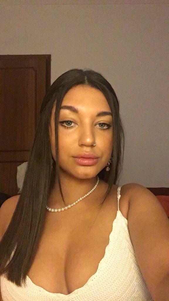 sabem que se eu tivesse olhos verdes ia roubar o namorado a toda a gente não sabem?