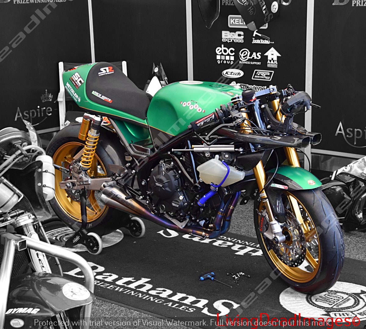 FireStallion666's tweet photo. #paton @michaelrutter_ @BathamsRacing #robwhittall #iomtt18 #roadracing 040618 #supersport #pits #ttpaddock #nikon #livingdeadimages @ttscwebsite @MotofestIOMTT @LivingRoadRaces https://t.co/QTUk1Uw7YP