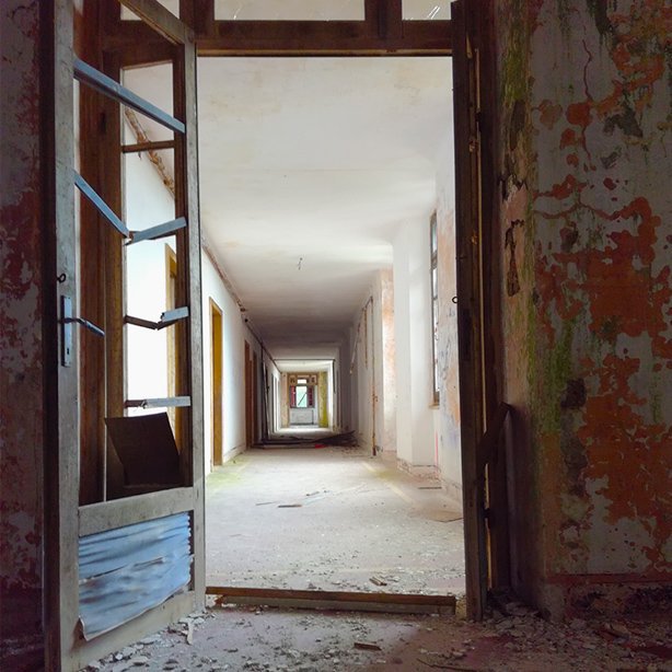 mattiabaraldi's tweet photo. Shining la Luccicanza dello Zatta

#ghosttown #losttown #shining #outdoors #hikingtrail #nature #landscape #liguria #nazi #razionalismo #razionalismoitaliano #psycho #luccicanza #montezatta #zatta #passodelbocco #coloniadevoto #horror #stanleykubrick #door #cult  @mattiabaraldi https://t.co/Xj0DDJHHEp