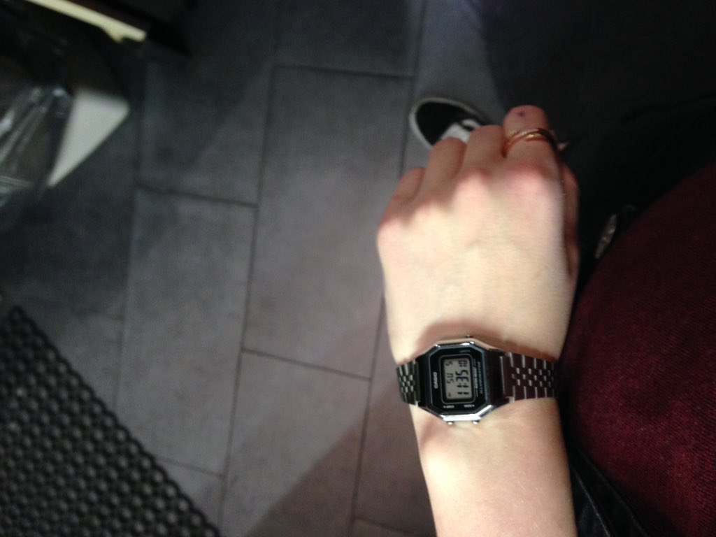 Fandominka's tweet photo. Встречаю свое др в кофейне на работе, а еще родители тоже кинули класс спасибо лучший др https://t.co/6cAdC1ziRR
