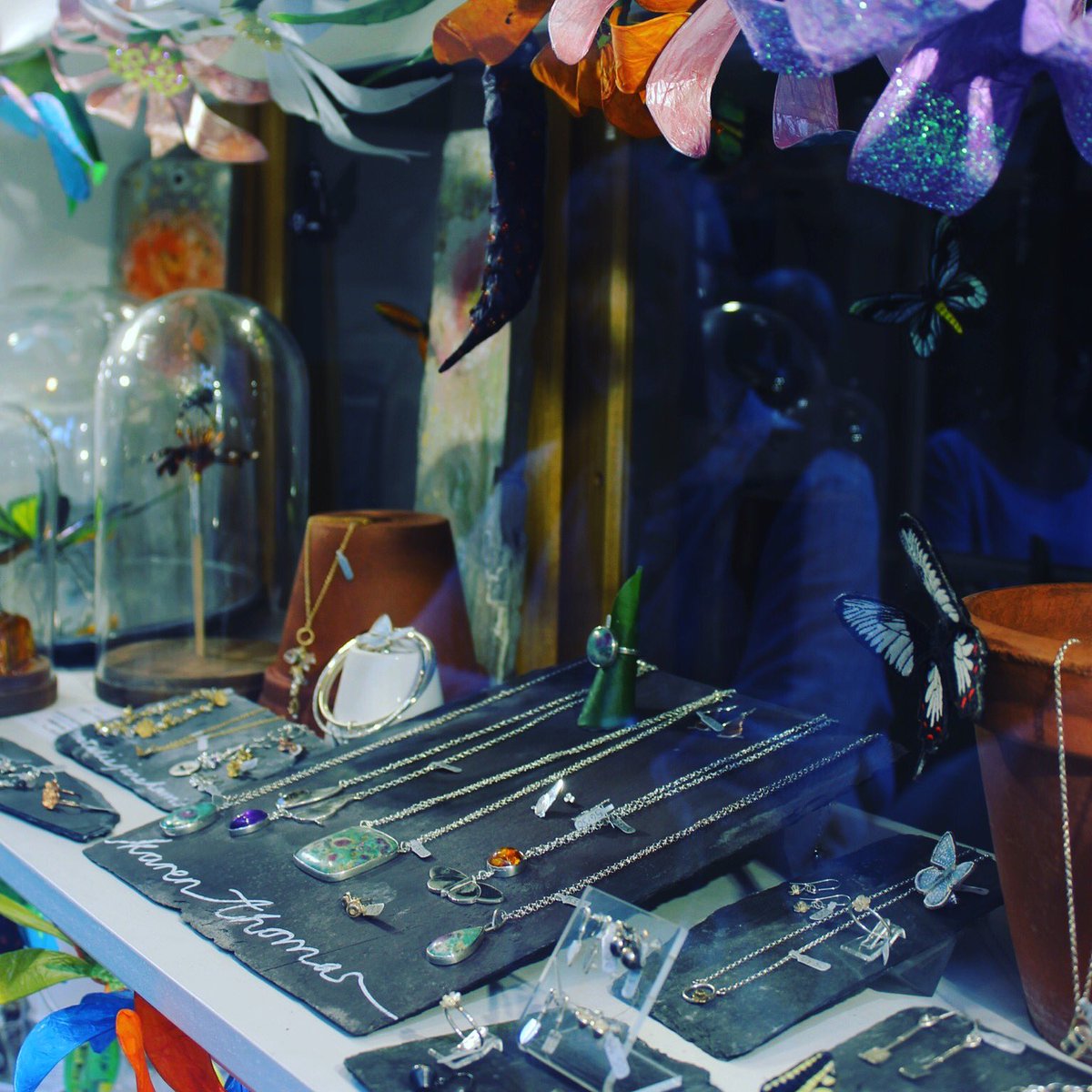 FiMacFi's tweet photo. Our beautiful window display for @BloomYork2018 for @pyramidgallery and @VisitYork with @joannacoupland @PamelaDickinson @KateHodgson6 @KTHallmark amongst many others, a true delight! #bloomyork2018 https://t.co/QsvVhmwLY9