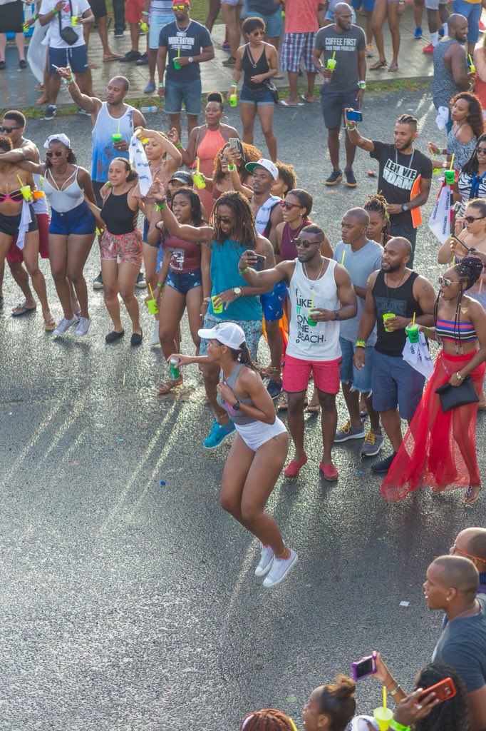 caesarsarmy's tweet photo. What gathering in our circle and getting ready to CHARGE looks like 💦🗣
•
Throwback to SunblockSlu where the Lituation had too much vibes 🔥
•
@caesarsarmy X @fuzionmas 
#fuzionmas 
#caesarsarmy 
#fuzionfam 
#fuzionorfumble 
#SunblockSlu 
#StluciaCarnival2018 
#slucarnival2018 https://t.co/J1oFy3Gcl4