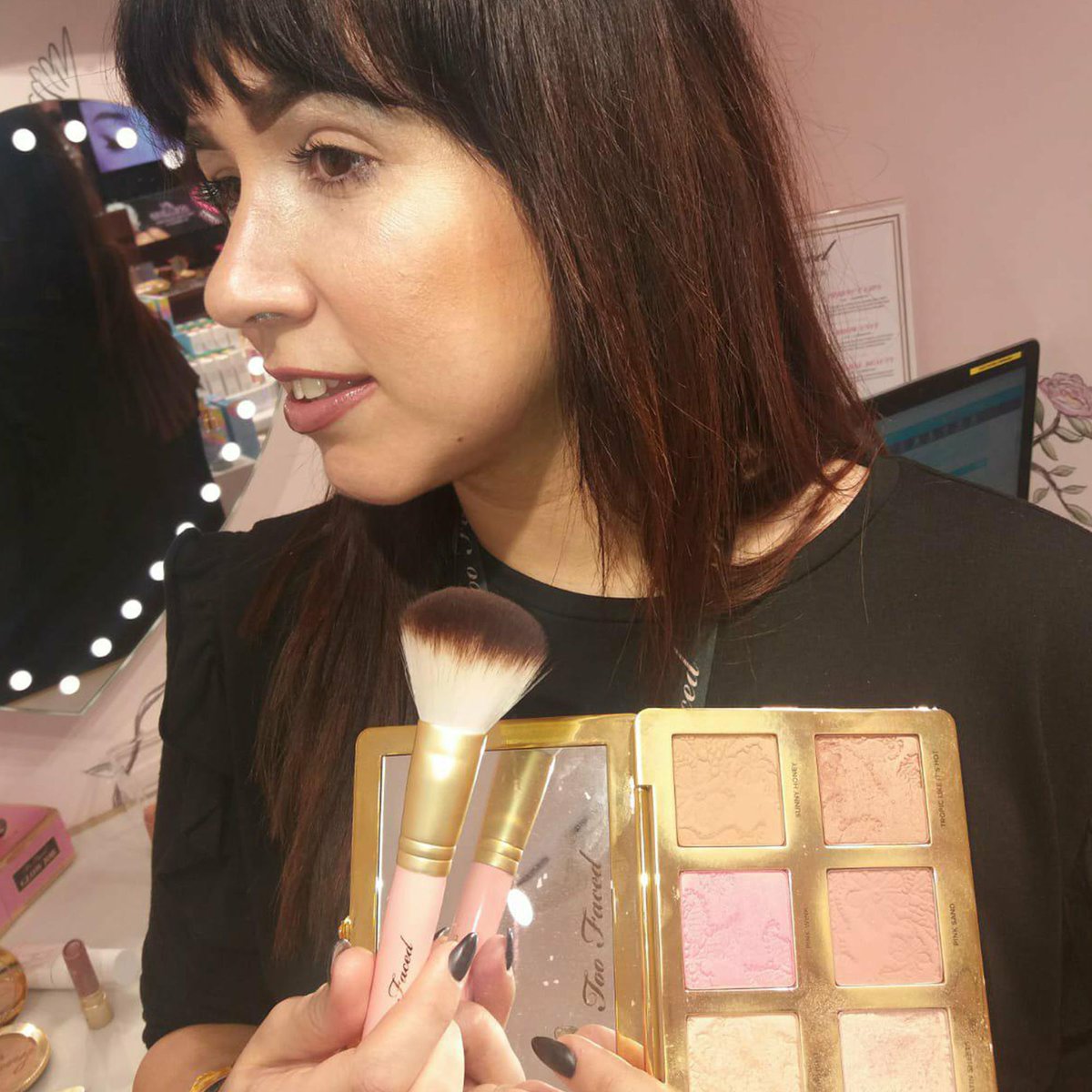 BlancheWorld's tweet photo. We sit down and talk to Makeup grad Genevieve Liska about her new life in London and what goes on behind-the-scenes working for  @TooFaced, one of the beauty world’s top cosmetic brands! https://t.co/6xxzppuFon https://t.co/se2u5aQR1k