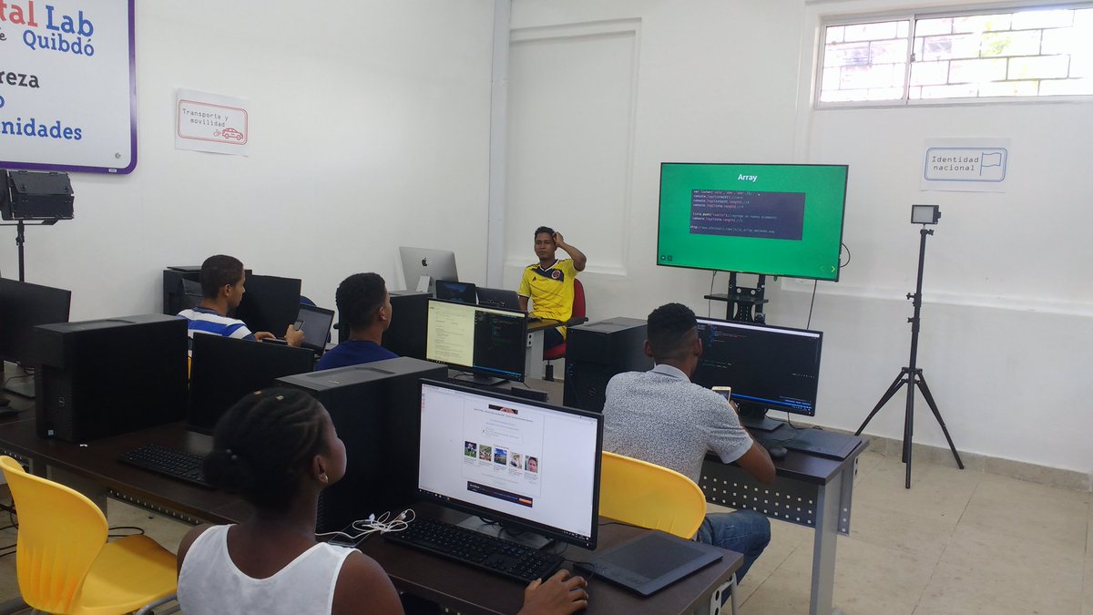 H4ckdo's tweet photo. Continuamos con la #semanajavascript en @QuibdoJs #hackdo https://t.co/aePGuFCTcj