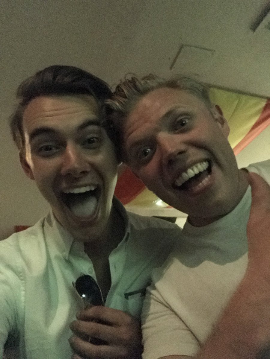 Aliwilliams1995's tweet photo. It’s still coming lads @robbeckettcomic https://t.co/raZZGLkP8C