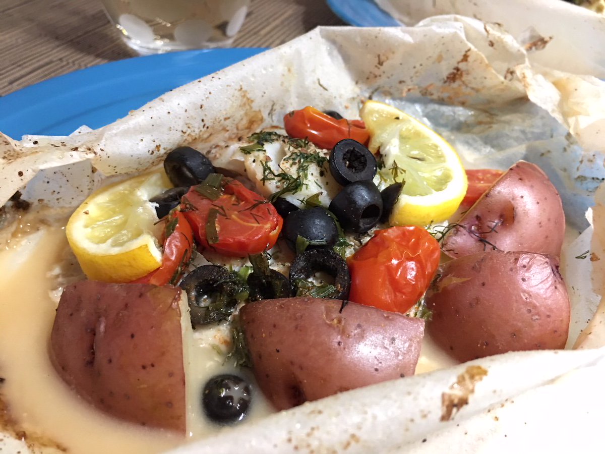 clubfoody1's tweet image. RED SNAPPER en PAPILLOTE - This cooking method called "en papillote" is absolutely scrumptious because the juices &amp;amp; flavors are trapped in a sealed pouch baked in the oven. #clubfoody #fish #cookingmethod #easyrecipe VIDEO youtube.com/watch?v=yYol9z… @FamRecipeRoots 
@dineatme