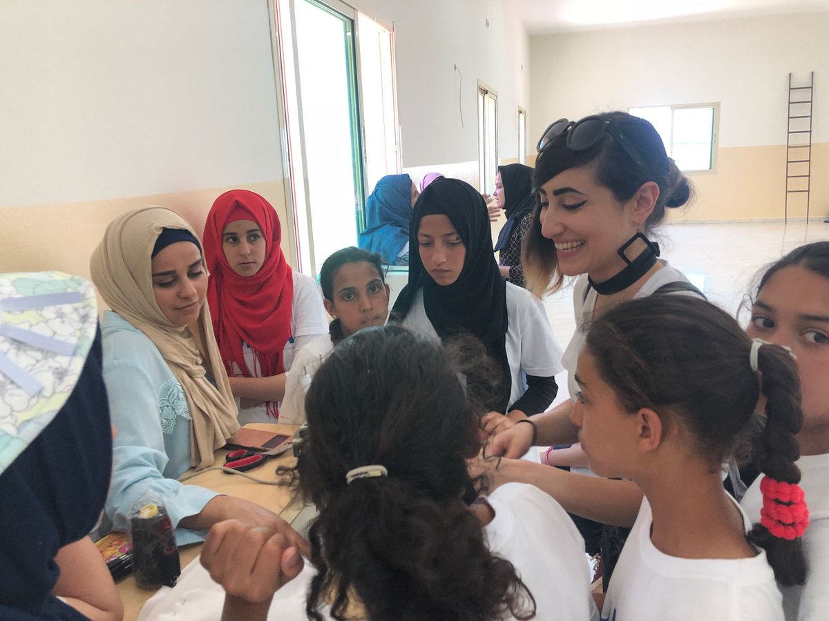 ArtolutionOrg's tweet photo. #Sewing together #communities

Artolution artist collaborator Emma Altman @EmmaAltApparel led #costume-making workshops for female Syrian refugee and Lebanese children. Through #clothing #design and #creation, these ladies learned about #female #empowerment! #TuesdayMotivation https://t.co/80yLqdLsNE