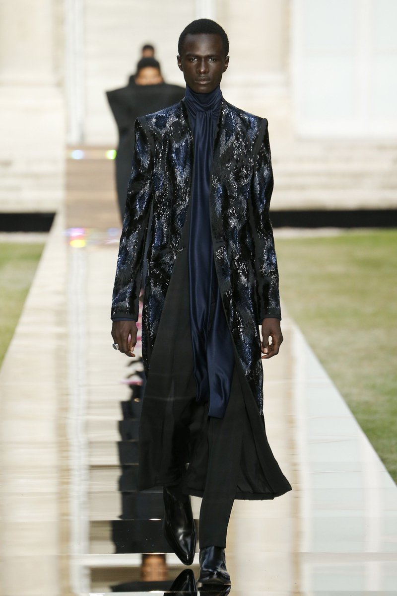 StudioFWI's tweet photo. Givenchy Haute-Couture Fall 2018 ~ https://t.co/jORZGSHzAl