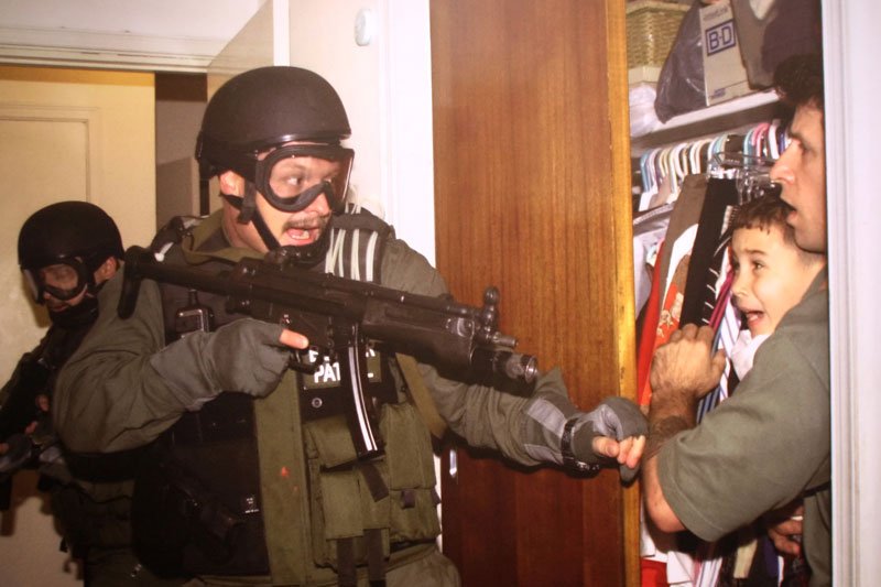 The Associated Press On Twitter Breaking Retired Ap Photojournalist Alan Diaz Whose Photo Of 6 Year Old Elian Gonzalez Won Pulitzer Prize Dies At 71