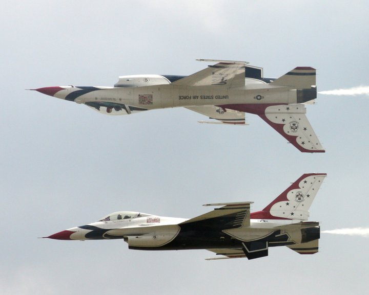 Mightychub's tweet image. 7 years on  02072011 #RAFWaddington  This is still one of my favourite #Fastjets pictures  I have taken @AFThunderbirds #Thunderbirds are go ! #F16 Fighting Falcon. Because I was inverted #TopGun #Communicating