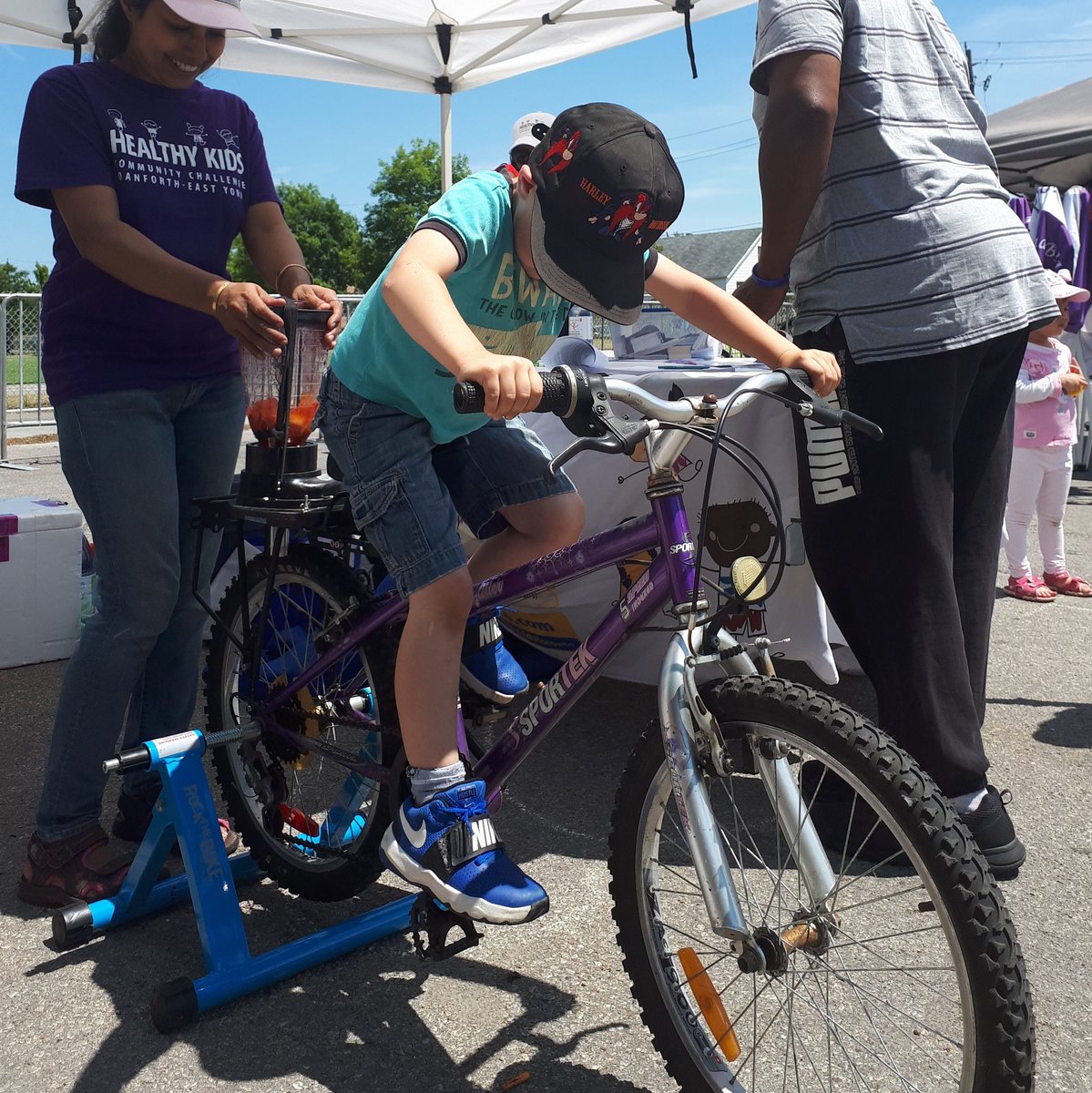 The Healthy Kids Bike Blender makes delicious and nutritious frozen fruit smoothies with the help of little cycling superstars! Find it at our next event for your own healthy pedal-powered snack 🚴‍♂️ #HealthyKidsON #PowerOffAndPlay #HKCCEastYork #bikeblender #healthysnacks
