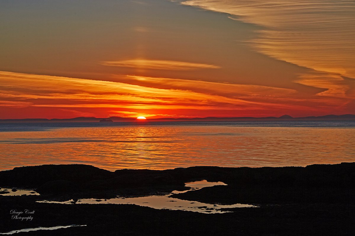 DougieCoullPix's tweet photo. Two of the fabulous sunset taken from Buckpool this evening.
Doesnโt get too much better than this.
#scotland #buckpool #buckie #moray #morayshire https://t.co/oO7RZl8RGy