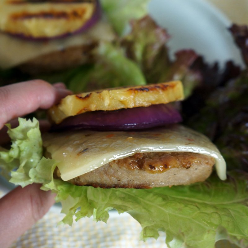 holly_cuperus's tweet photo. #ad It isnโt too late to make these YUMMY Grilled Hawaiian Teriyaki Turkey Burgers.
-> https://t.co/9FPJCXFov7 <-
Get your own and @switchtoturkey #MakeTheSwitch #JennieO #SwitchCircle https://t.co/U9ivpTjuhB