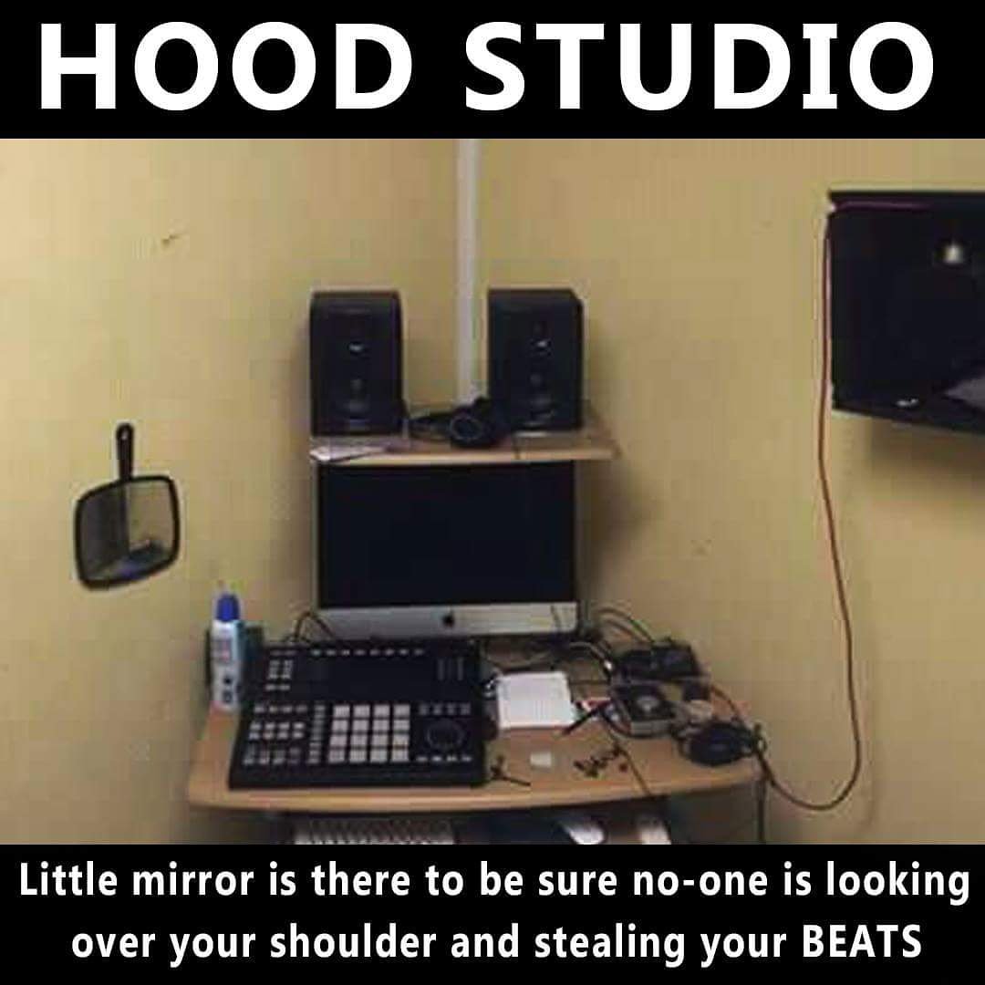 ProducerVibes's tweet photo. The real Hood Studio. Best thing here is that little mirror that is there just to be sure no-one is looking over your shoulder and stealing your BEATS🤣😂🤣
.
.
#beats #beatmakers #musicproducer #producervibes #studio #studiosession #trap #hiphop #rap #artist #hoodstudio https://t.co/JPyhT64W7z