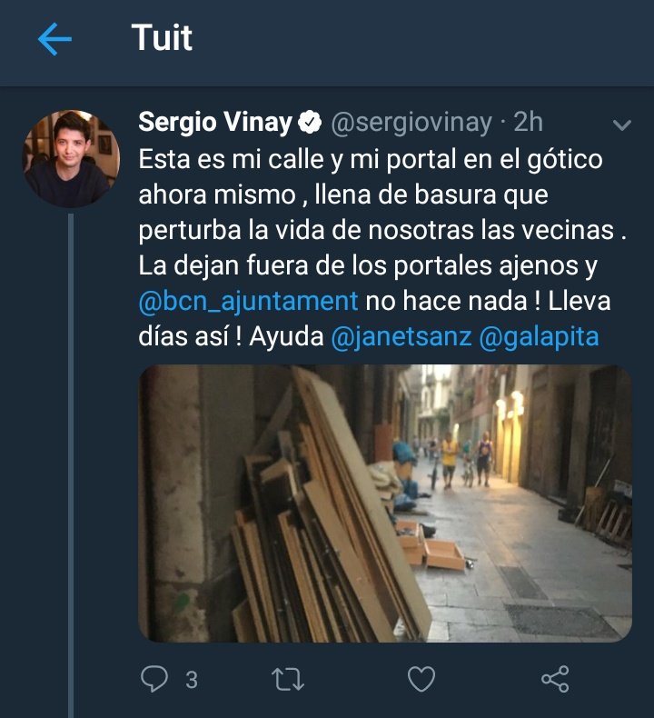 resistimalgotic's tweet photo. Ei, mireu. El cap d'@airbnb a BCN acaba d'arribar al nostre barri i no sap que hi ha recollida de mobles els dimarts de 20h a 22h. Li anem a explicar un dia i li comentem 4 cosetes més? 😈
#ForaEspeculadors #Fantasma https://t.co/IqbuOxoSMv
