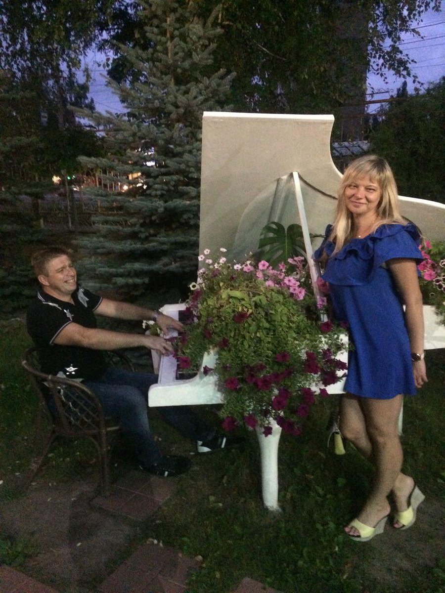 HMThingsPlace's tweet image. Вот залог моего маленького счастья. Я и мой муж. И кстати он мне очень  помогает с куклами и вообще с творчеством. 
 This is me and my husband, who always helps me in everything! I love you!!! 💖💖💖
etsy.com/shop/HandmadeT…
#lovestory #handmade #myhusband #lovestoryphoto