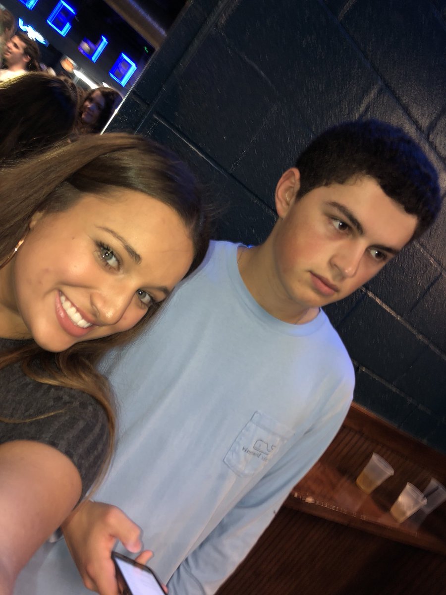 ewehrls's tweet photo. Happy bday kels!! Many good times to come🎈🎊 @kelseyhatem0 https://t.co/jzTqXqE6sj