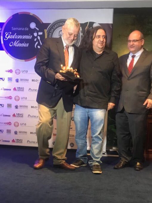 Nosso ilustríssimo diretor Bruno Souza recebeu a honra de figura divulgadora do café especial da Gastronomia Mineira. Estamos felizes com o reconhecimento desse trabalho excelente feito por Bruno.