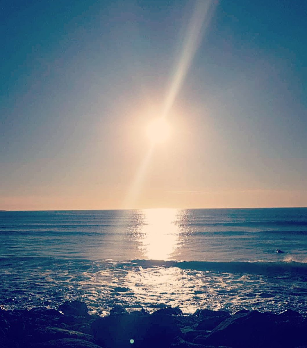 First lets do some yoga, then we'll dip in those perfect foam waves before watching the sky light up in more colours than you can imagine to mark the end of another beautiful day. 🙏

Wednesday ~ 11am or 6.30pm Flow ♡ #saltandsoul #breathemoveplay