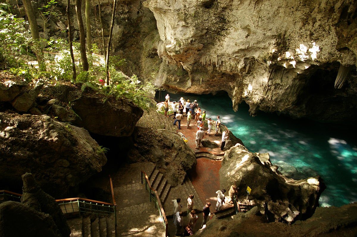 Los Tres Ojos, Santo Domingocaves used by the Taínos, popular tourist place.