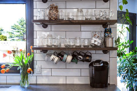 MarketingRival's tweet image. An image from @Nemo_Tile's recent project spotlight "Industrial Farmhouse Kitchen Redesign". Featuring Nemo’s 4x16 Metro White Gloss Subway Tile. hubs.ly/H0cSTYr0  #NemoTile #DesignInspo