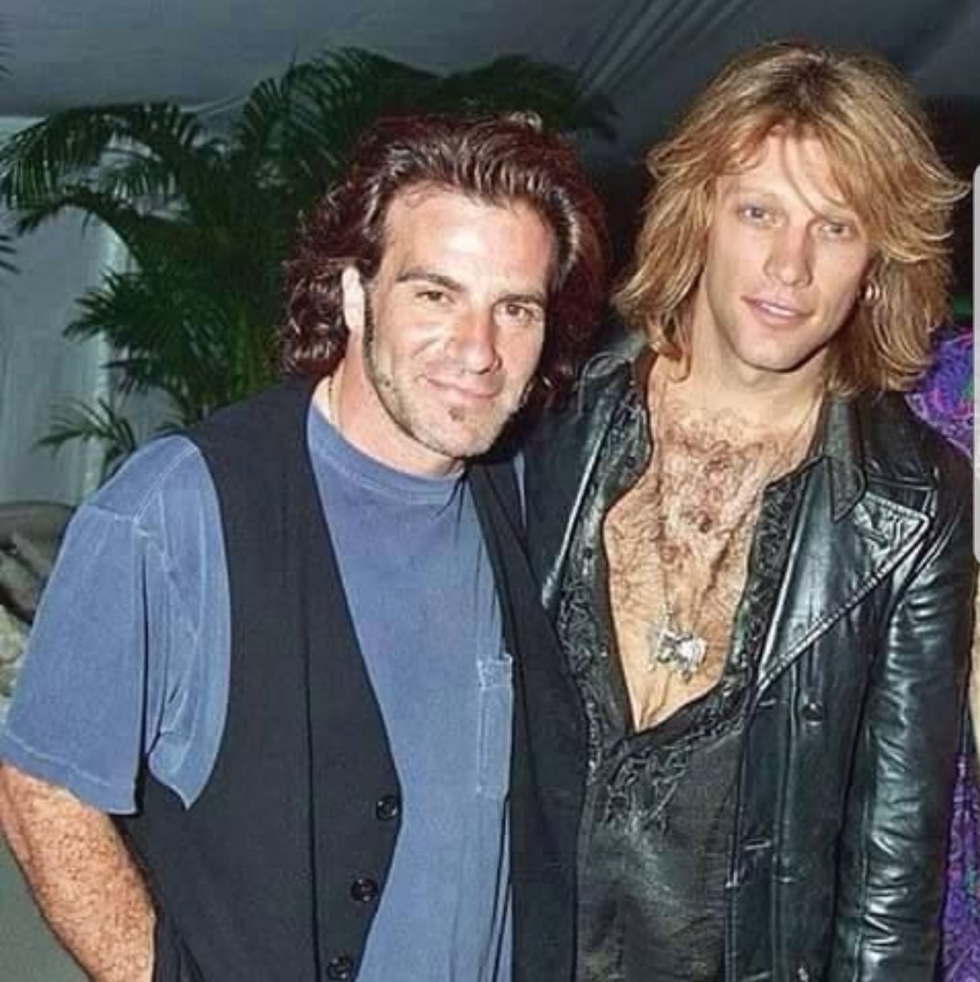 crowther_leigh's tweet image. #mysinger #family @jonbonjovi love these two 😍😍