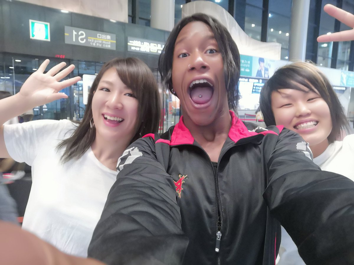 amazonayesharay's tweet image. Your @WWarWrestling womens' champion is #recklessly kitted out around town
@OFFICIAL_RITV 
#SEADLINNNG 
#japantour

#Branded