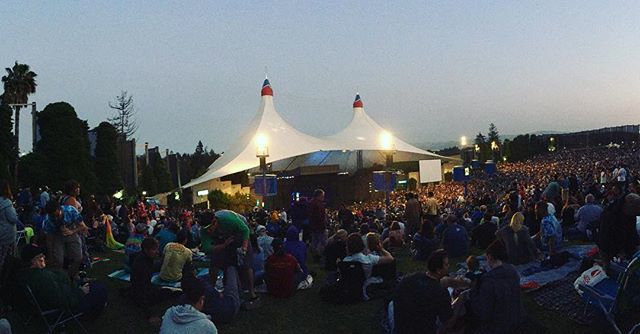 n_o_e's tweet photo. Never had to sit on the top of the lawn. Seriously most packed concert I’ve ever been to here. Excellent vibe #deadandcompany https://t.co/MzRSLdwHg5 https://t.co/Be1l6VjFeG