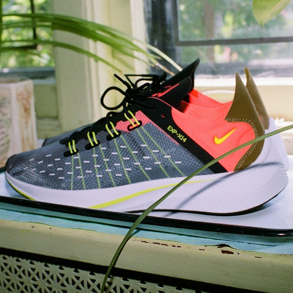 توییتر \ Foot Locker در توییتر: «Join the experiment. #Nike 'Dark Grey/Total Crimson' Launching 7/6 in Men &amp; Women's, In-Store and Online! https://t.co/5OG4d899Yv»