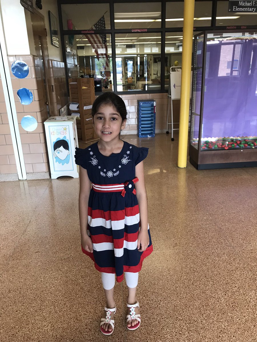 dazarMMS's tweet photo. Showing our patriotism at the Summer Learning Academy @ElizRoemer @WeRStokes @SparkeShines https://t.co/XKik6HMwCp