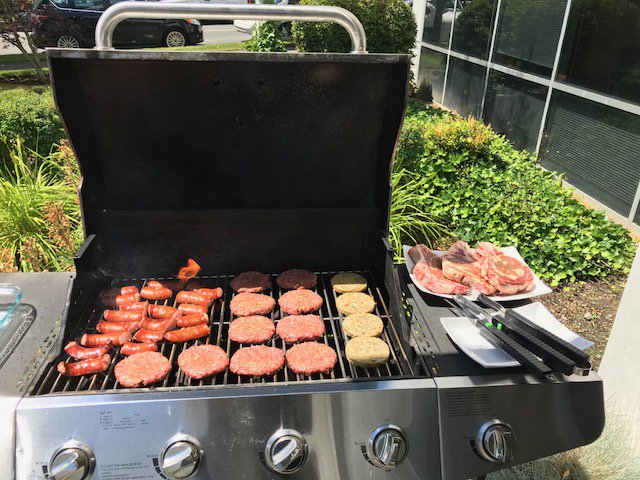 Innov8Cabin's tweet photo. Enjoying an early holiday BBQ @Innov8Cabin HQ with our valued team and partners! #meat! (and #veggieburger!) Happy &amp; safe 4th of July to all! https://t.co/OWqGB94M91