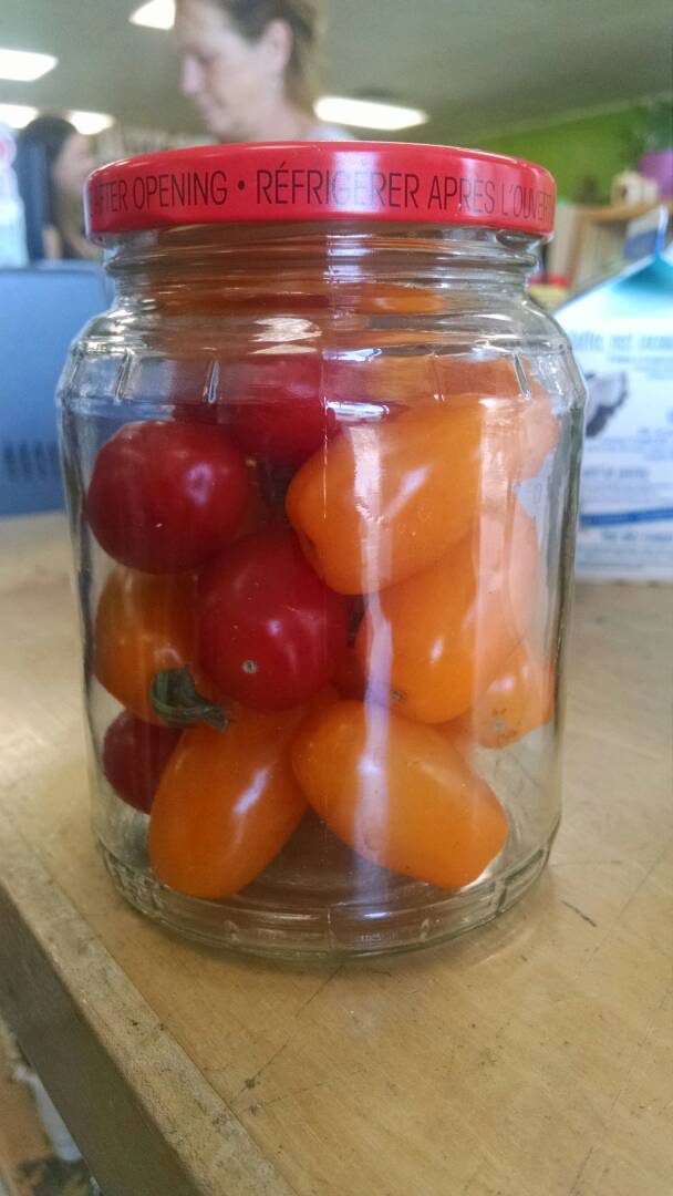 EarthsGeneral's tweet photo. Beautiful refilling!
Cherry tomatoes in a reused glass jar.
One less plastic container. You are an eco hero!
Be part of the #RefillRevolution.
#RefillDontRecycle #Refill #RefillDontLandfill #Reuse https://t.co/3MDoCN3YnD