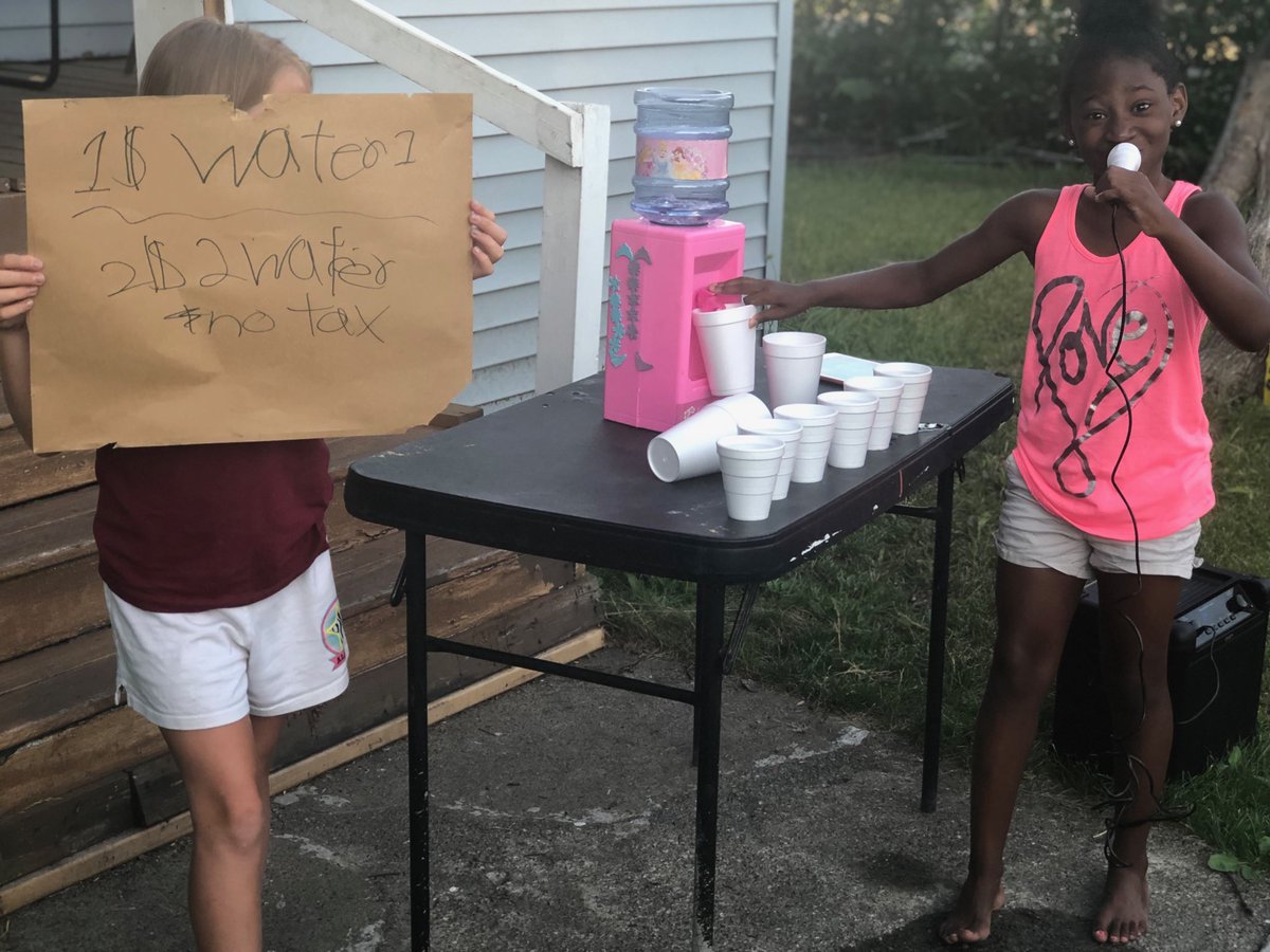 bangmycouture's tweet photo. My sister just went outside and caught my niece trying to sell tap water LMFAOOOOOOOOOOOOOOOO https://t.co/CAtrHkhpew
