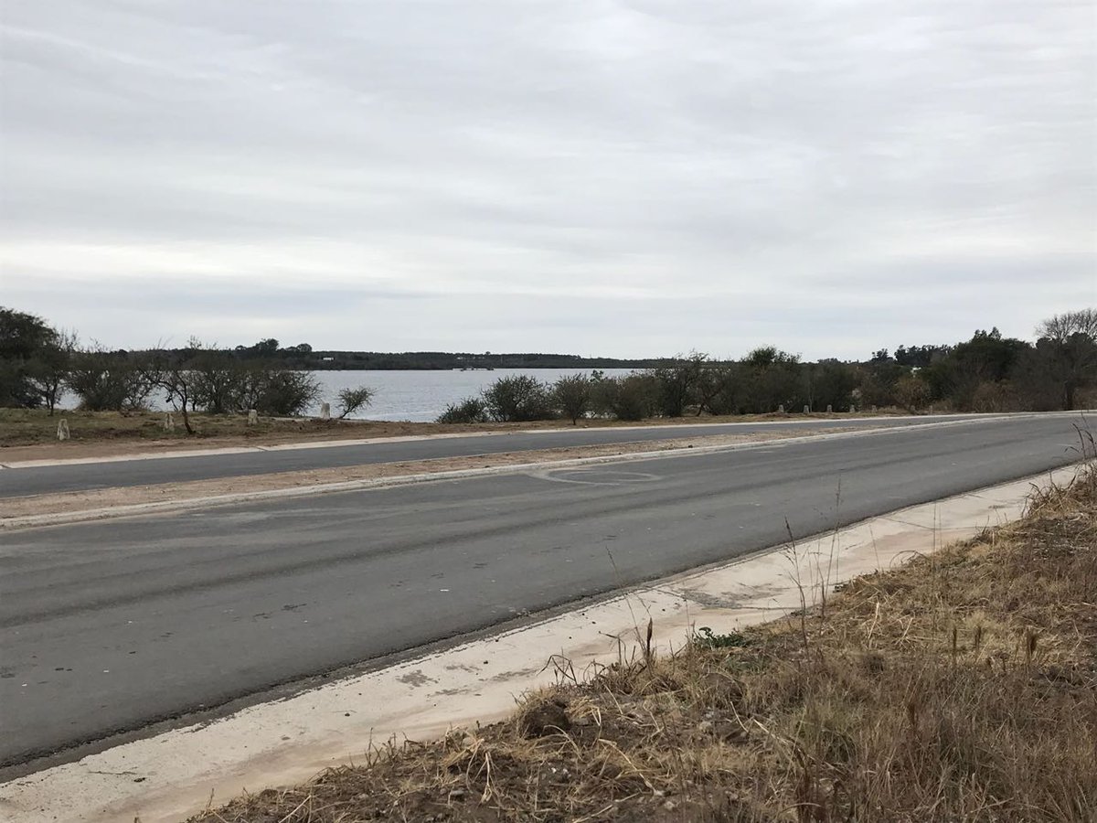 LichiScarlatto's tweet photo. #Almafuerte acompañamos al Gobernador @JSchiaretti en la inauguración del #Perilago Piedras Moras, una #Obra que construyó el @gobdecordoba con una inversión de $30.000.000.
#Seguimos #CumpliendoCompromisos con #TerceroArriba. https://t.co/FkqjwuCQ0n