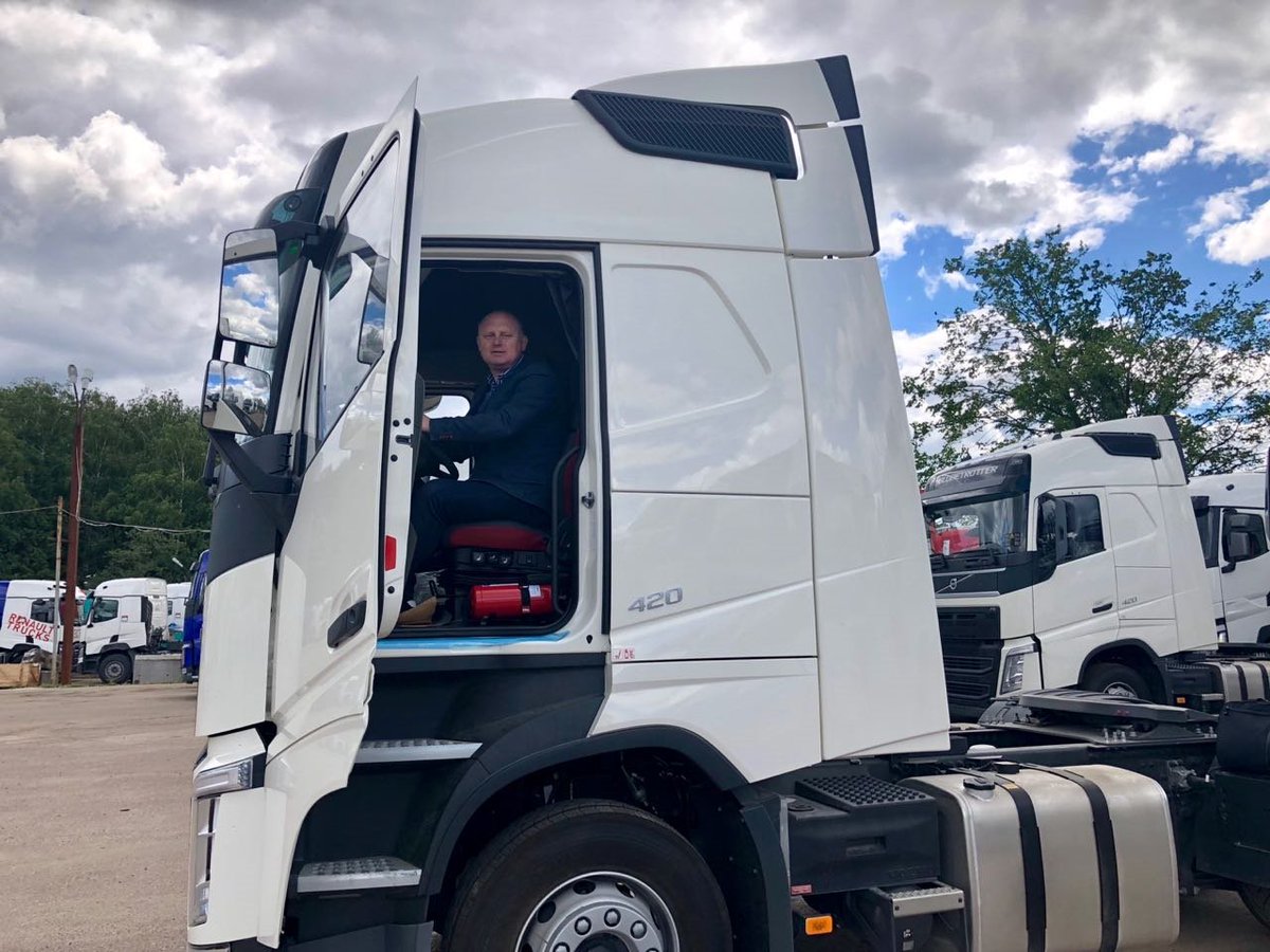 VLLogistic's tweet image. 20 июня мы получили 5 новых тягачей Volvo FH NEW 2018 и 5 универсальных прицепов от АО(Н) «Вольво Восток». Машины Volvo отличают инновационные технологии, дающие заметный результат в топливной экономичности. 

Предлагаем транспортные услуги высочайшего уровня по доступной цене!