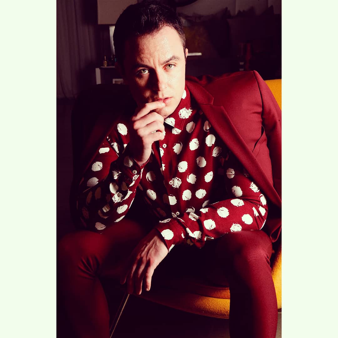 the_ryan_kelley's tweet photo. Was told this is how the cool kids wear jackets 😎 https://t.co/dP9R7e3rPc