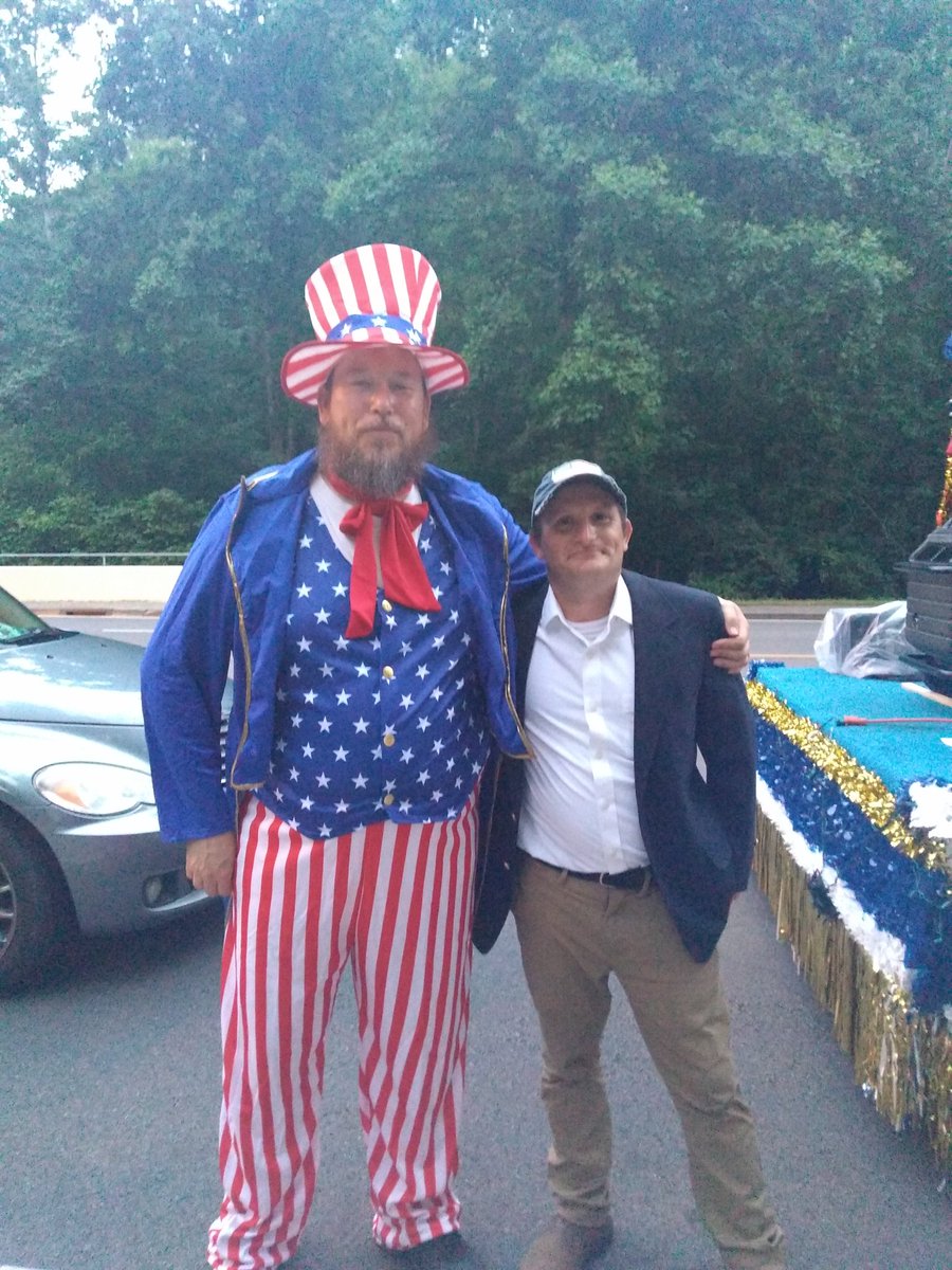 Williams4TN's tweet photo. Uncle Sam in the House!
#gatlinburg 
#RESIST 
#BlueWave2018 
#rungarrettrun https://t.co/qJ2EMijFGk