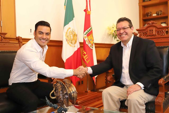 elcensor_tlax's tweet photo. #ElCensor CARLOS RIVERA FILMA EN TLAXCALA Y SE REÚNE CON MARCO MENA https://t.co/cUOYc1tWmy https://t.co/GAsSh53TBK
