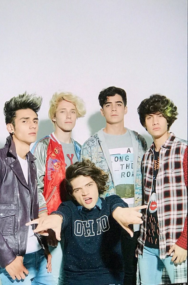 CD9Squad's tweet photo. Heeeey!

Sigamos votando. 🎉❤️

Dicen que si no das RT a estos CD9 de la suerte son 10 años de mala suerte :u

#BryanMouqueTrendy #CD9 #Coders #KCAMexico https://t.co/4oGFvKtrT5