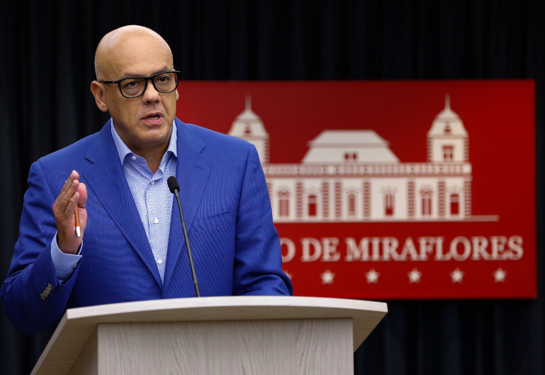 #LoDijo 📹 |  “El presidente Nicolás Maduro sentó las bases del mapa de acción prioritaria del Gobierno Bolivariano, incluyendo una 7ma línea de acción orientada a la infraestructura y los servicios públicos”, manifestó el vicepresidente sectorial <a href="/jorgerpsuv/">Jorge Rodríguez</a>