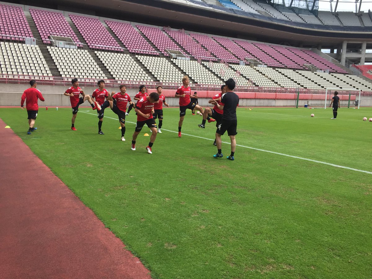 北海道コンサドーレ札幌公式 V Twitter 本日11時より県立カシマサッカースタジアムにて鹿島アントラーズと練習試合を行います 選手達はピッチ内でウォーミングアップを行っております コンサドーレ アントラーズ