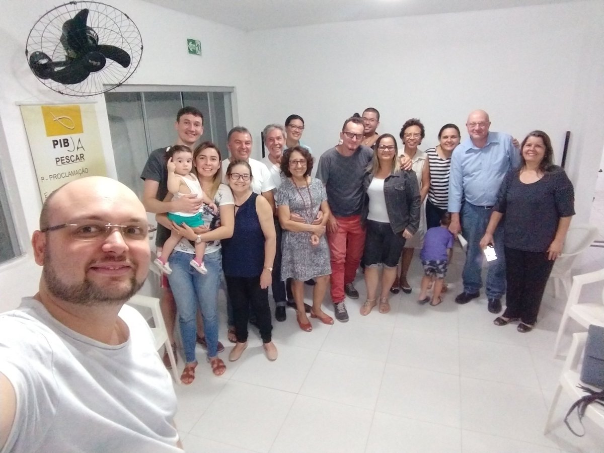 pibja_brasil's tweet photo. Momento maravilhoso de oração, reflexão, comunhão e conversa sobre nosso futuro breve. 🙏 #oração #pibja #irmaos https://t.co/5zpCUfwq7D