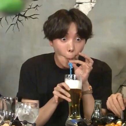 wrong1995's tweet image. so imma reveal my potato face when i reach 1k followers skdjsksj