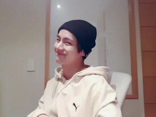 wrong1995's tweet image. 900+ followers? ughh you crack heads really love me skdjsksj i purple y'all so much 💜